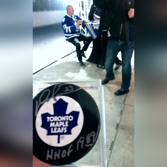 Darryl Sittler signed puck - Picture 3 of 3